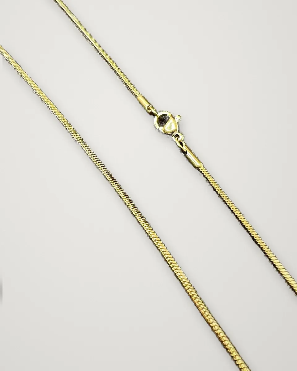 Brise Fine Herringbone, clasp and construction detail