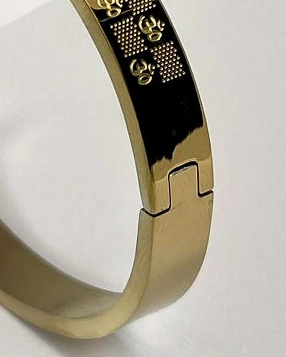 Jaali Om Kada, clasp and construction detail