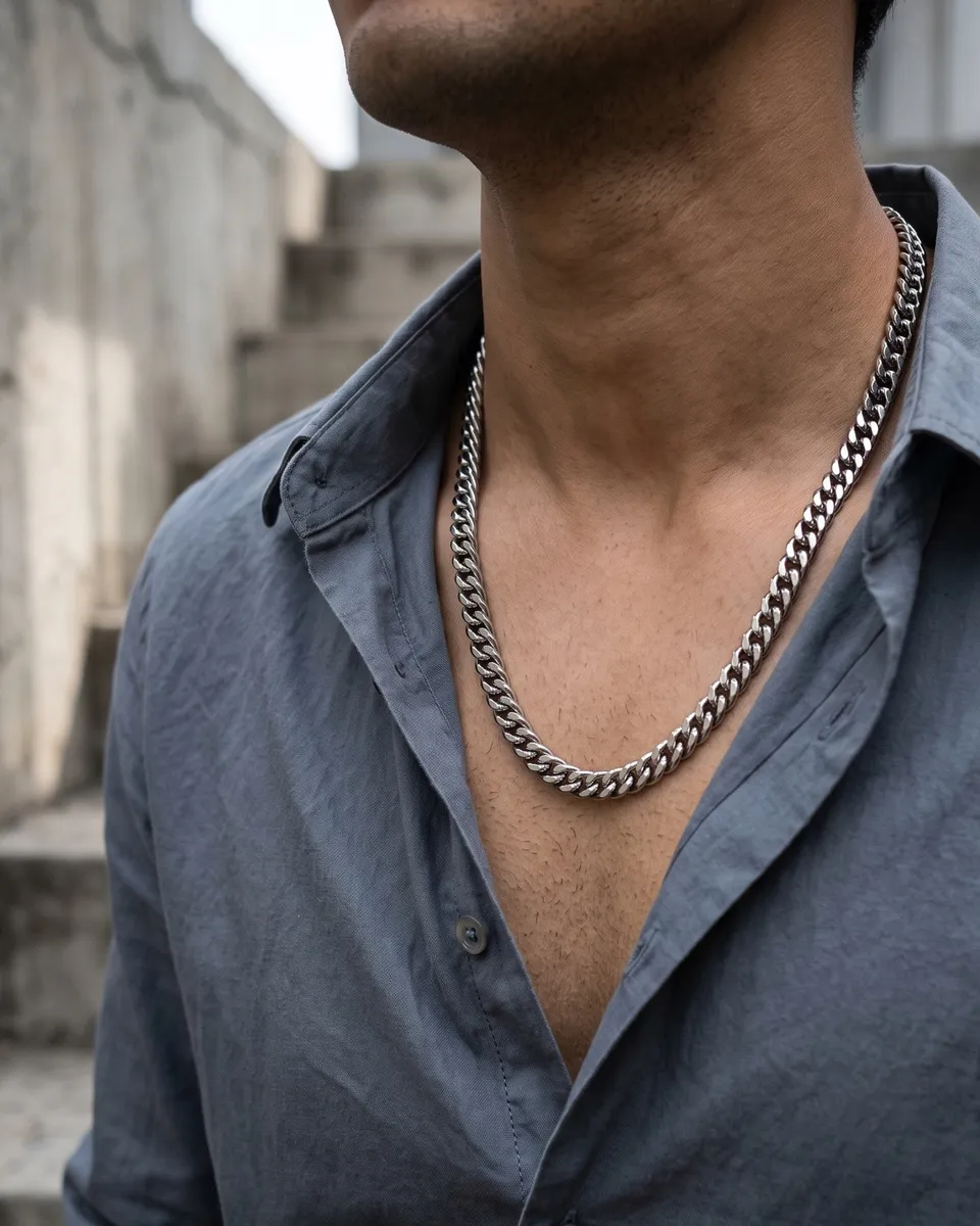 Grille Curb Chain, worn on body